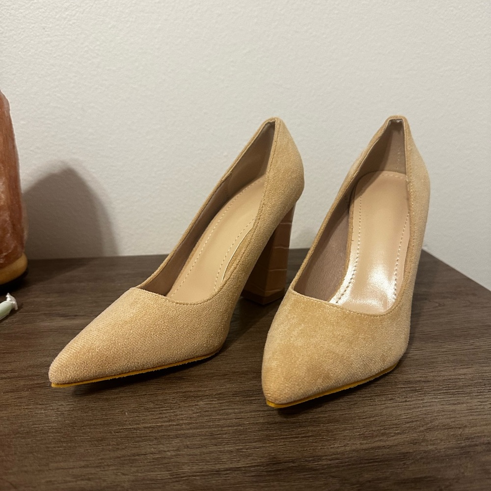 Nude Pumps brand new